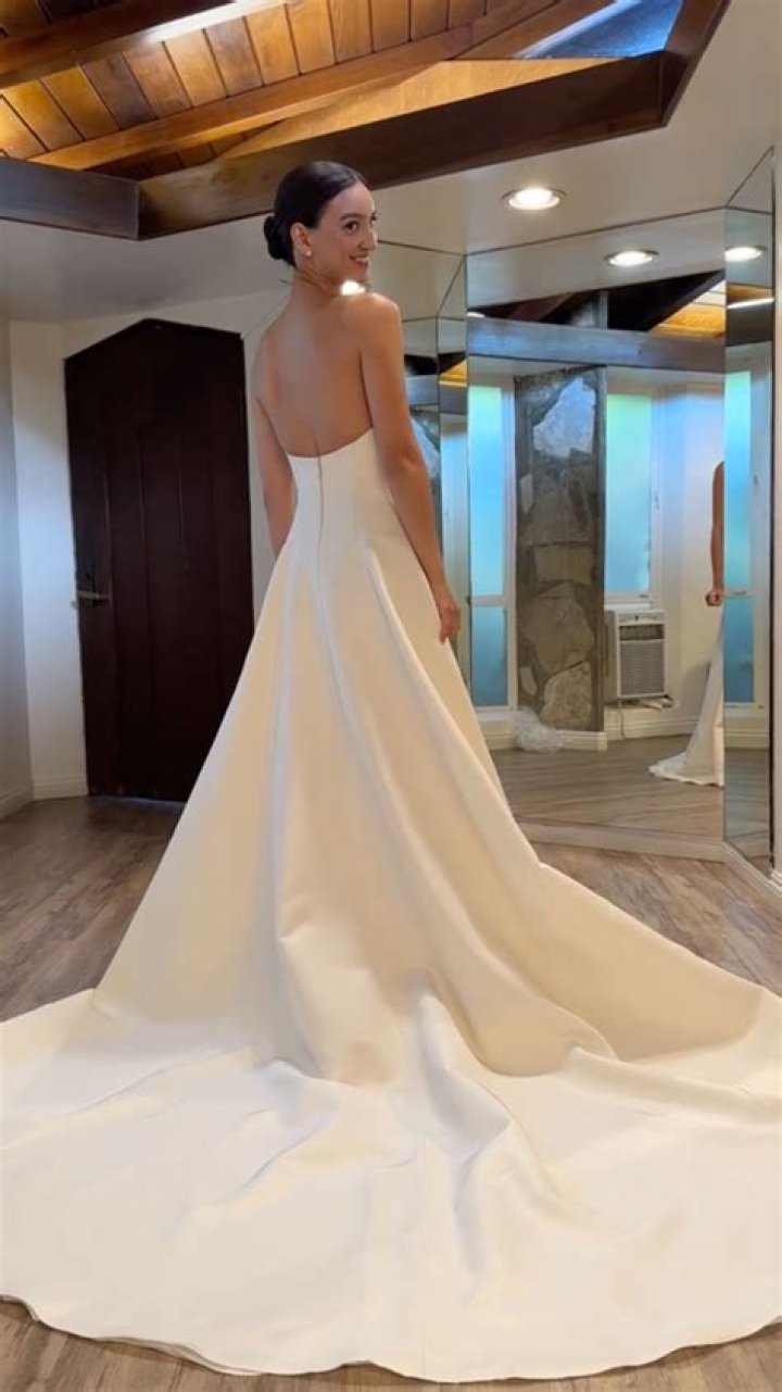 Vows exchanged at an altar: 2 wds.