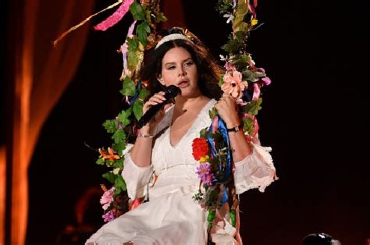 West Coast singer ___ Del Rey