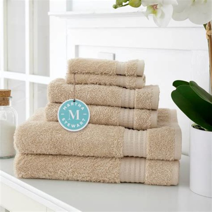 What a bath towel is needed to do: 2 wds.