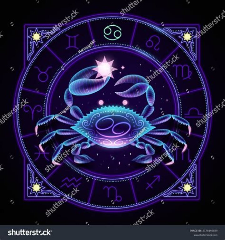 Zodiac symbol between the crab and the virgin